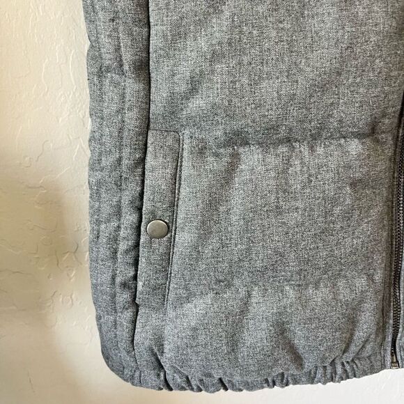 Old Navy NWOT gray quilted zip up mock neck vest warm size XS fits up to small‎ - Picture 4 of 7
